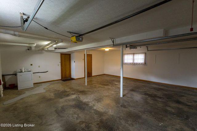 2700 Stephan Rd, Louisville, KY 40214