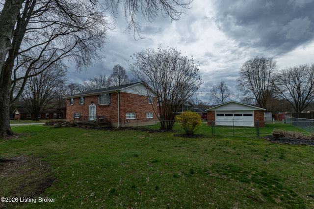 2700 Stephan Rd, Louisville, KY 40214