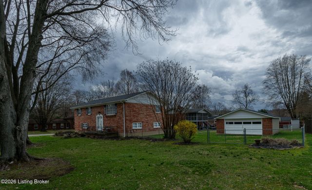 2700 Stephan Rd, Louisville, KY 40214