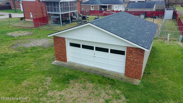 2700 Stephan Rd, Louisville, KY 40214