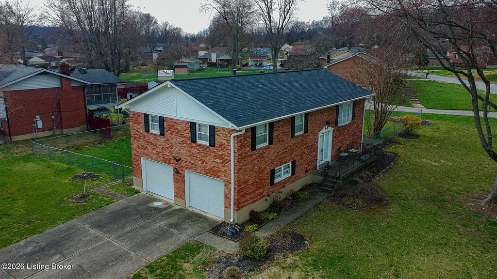 2700 Stephan Rd, Louisville, KY 40214
