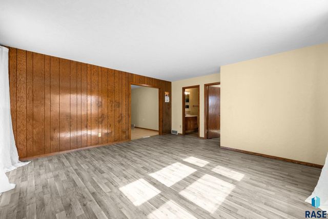 701 S Lowell Ave Avenue, Sioux Falls, SD 57103