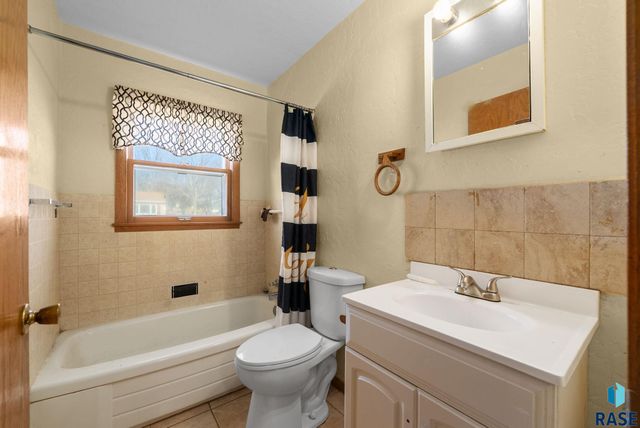 701 S Lowell Ave Avenue, Sioux Falls, SD 57103