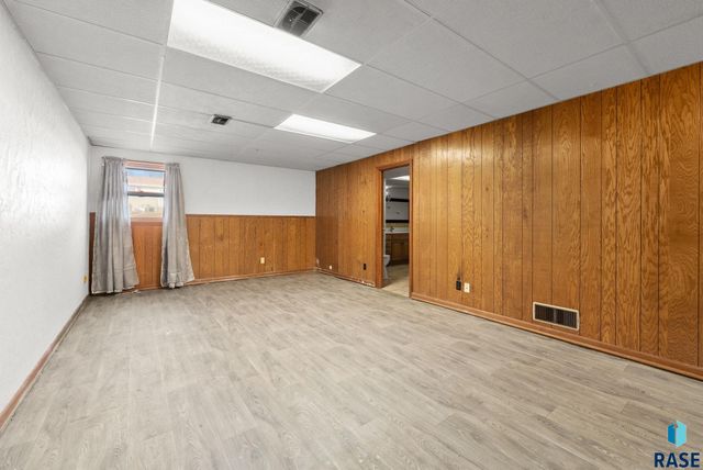 701 S Lowell Ave Avenue, Sioux Falls, SD 57103