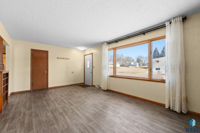 701 S Lowell Ave Avenue, Sioux Falls, SD 57103