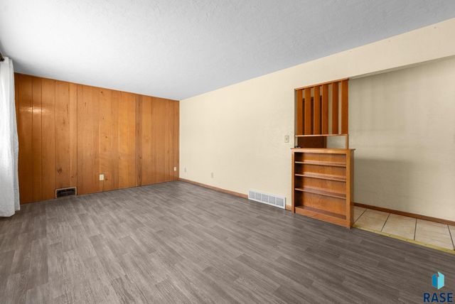 701 S Lowell Ave Avenue, Sioux Falls, SD 57103