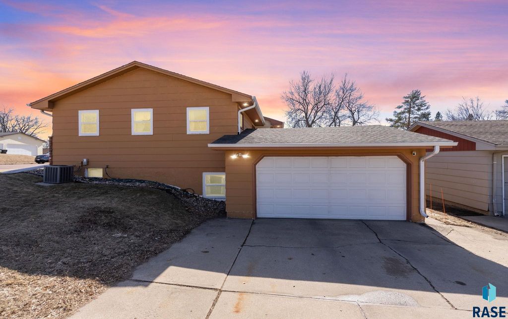 701 S Lowell Ave Avenue, Sioux Falls, SD 57103