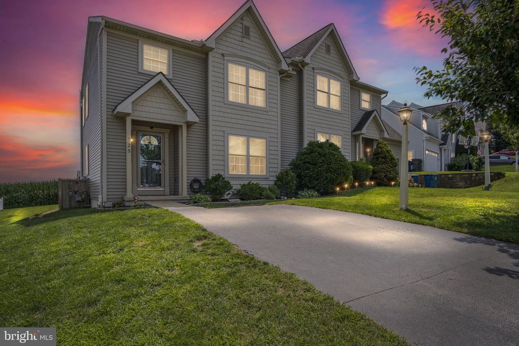 725 DANBURY DR, Red Lion, PA 17356
