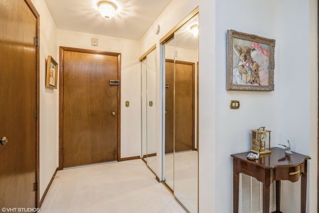 301 Lake Hinsdale Drive 404, Willowbrook, IL 60527