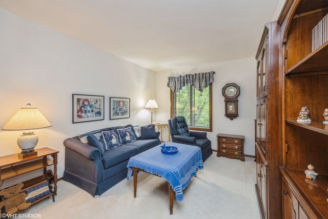 301 Lake Hinsdale Drive 404, Willowbrook, IL 60527