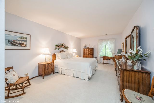 301 Lake Hinsdale Drive 404, Willowbrook, IL 60527