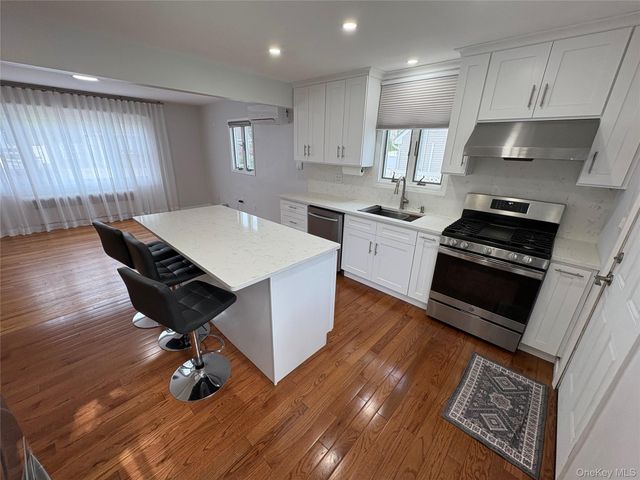 37 Bainbridge Avenue, Melville, NY 11747