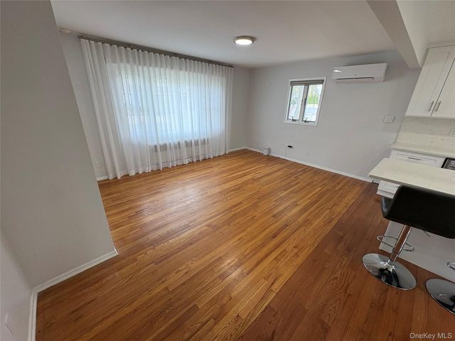 37 Bainbridge Avenue, Melville, NY 11747