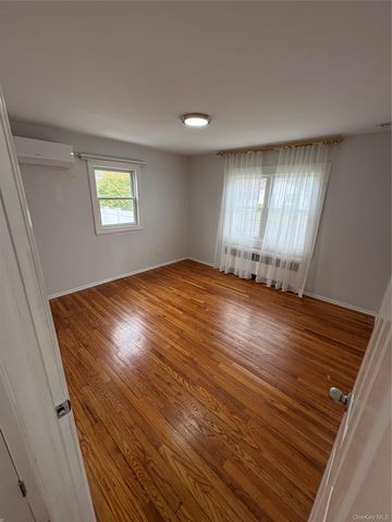 37 Bainbridge Avenue, Melville, NY 11747