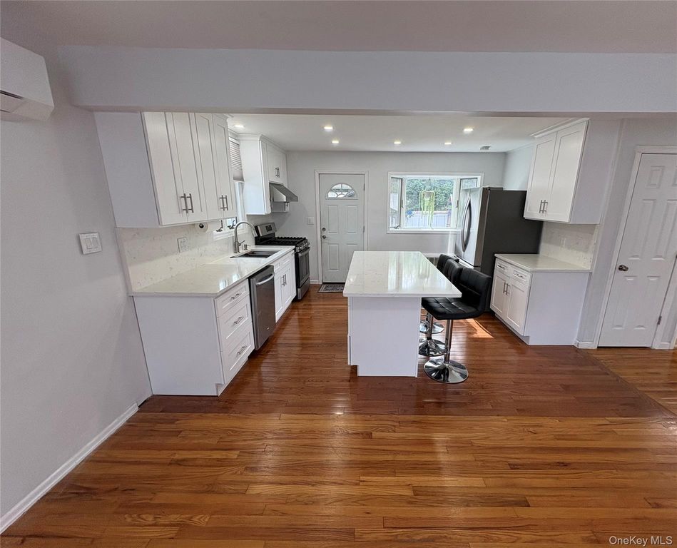 37 Bainbridge Avenue, Melville, NY 11747
