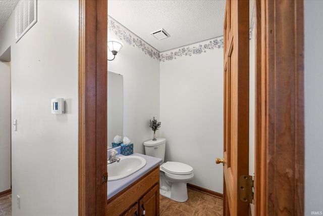 904 Elm Street, Auburn, IN 46706