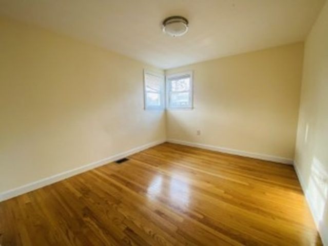 11 Selwyn Rd, Braintree, MA 02184