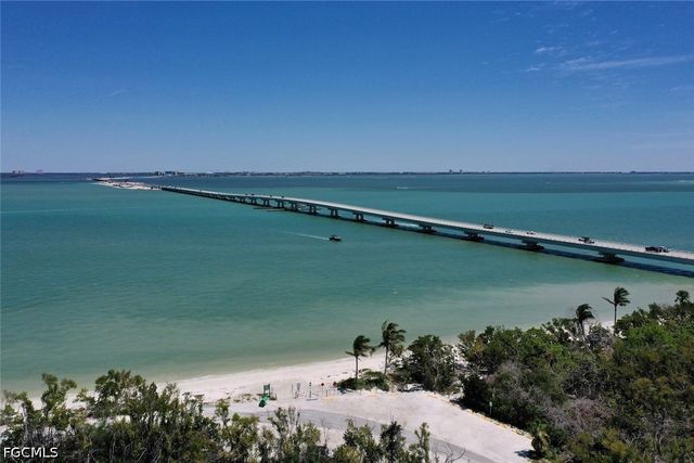 1446 Sandpiper CIR, Sanibel, FL 33957