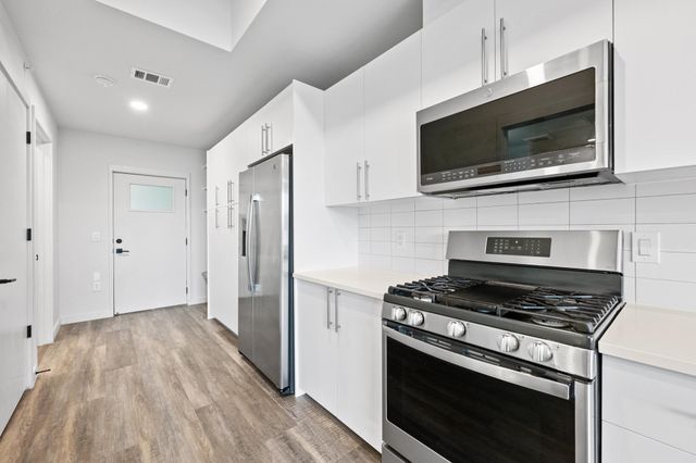 4004 Banister LN 209, Austin, TX 78704