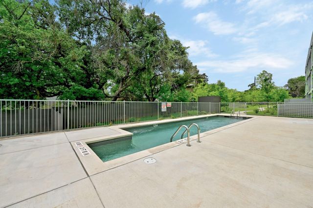 4004 Banister LN 209, Austin, TX 78704