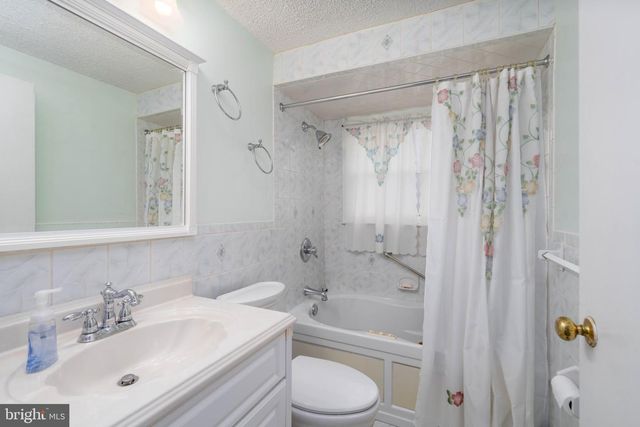 33 BELMONT LN, Willingboro, NJ 08046