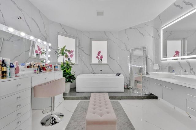 14452 SW 10th St, Miami, FL 33184