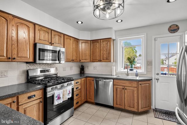 61 W GRADWELL AVE, Maple Shade, NJ 08052