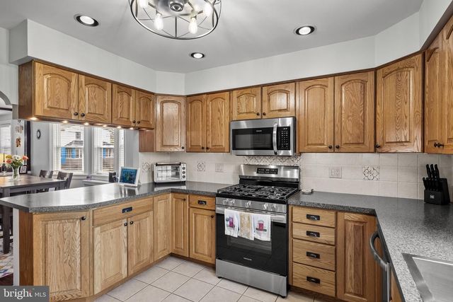 61 W GRADWELL AVE, Maple Shade, NJ 08052