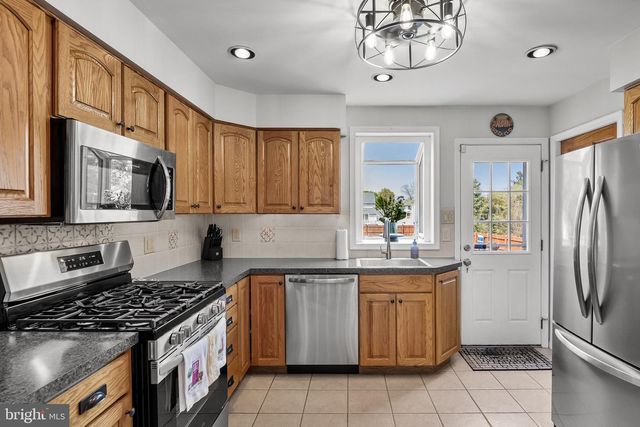 61 W GRADWELL AVE, Maple Shade, NJ 08052