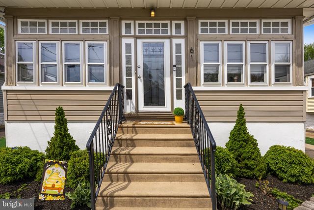 61 W GRADWELL AVE, Maple Shade, NJ 08052