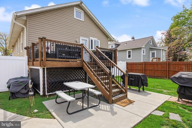 61 W GRADWELL AVE, Maple Shade, NJ 08052