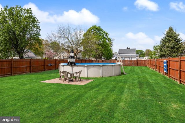 61 W GRADWELL AVE, Maple Shade, NJ 08052