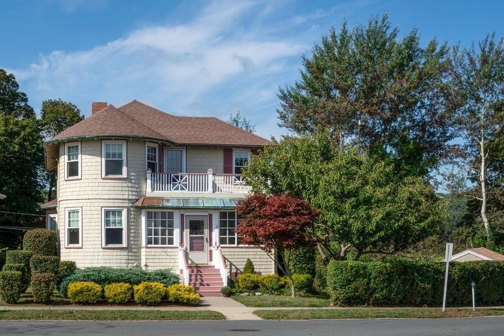 7 Kent Cir, Gloucester, MA 01930