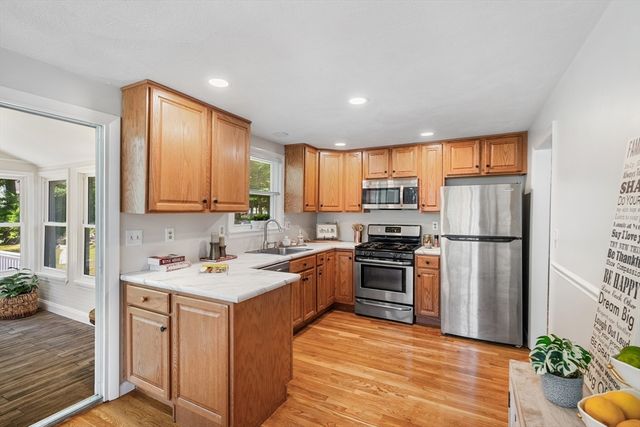 28 Orchard Dr, North Reading, MA 01864
