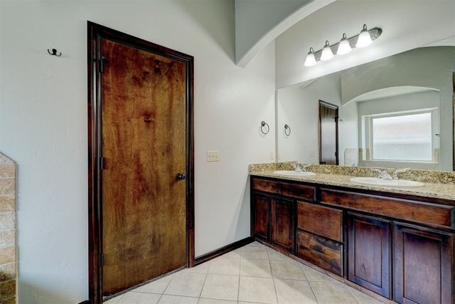 73 Bonaire Drive, Edmond, OK 73013