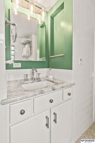 106 S 53rd Street, Omaha, NE 68132