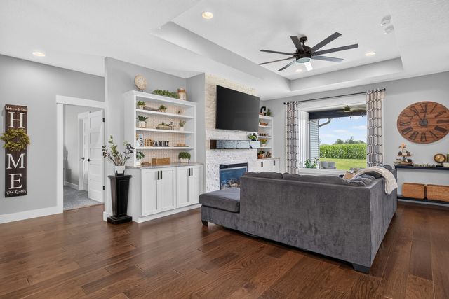 920 Muirfield Circle, Eldridge, IA 52722
