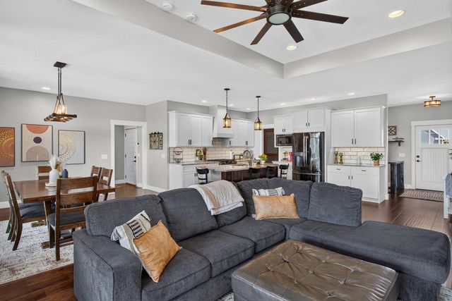 920 Muirfield Circle, Eldridge, IA 52722