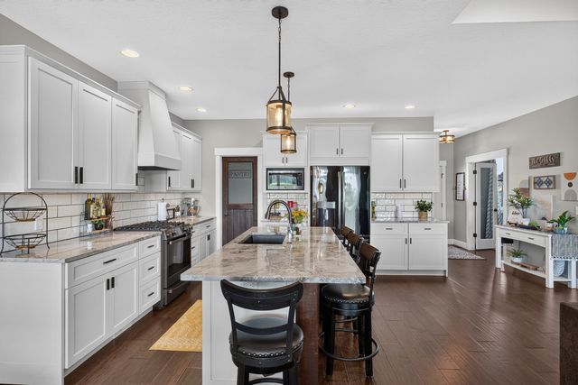 920 Muirfield Circle, Eldridge, IA 52722