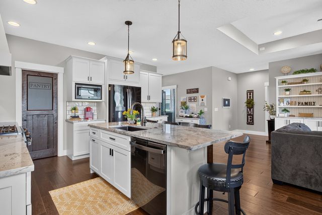 920 Muirfield Circle, Eldridge, IA 52722