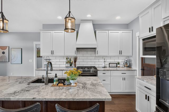 920 Muirfield Circle, Eldridge, IA 52722