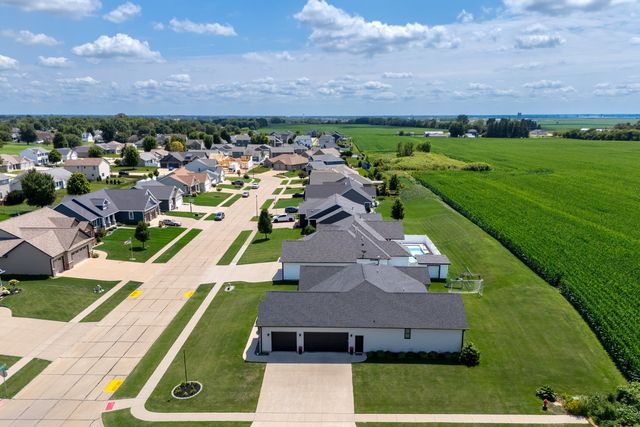 920 Muirfield Circle, Eldridge, IA 52722
