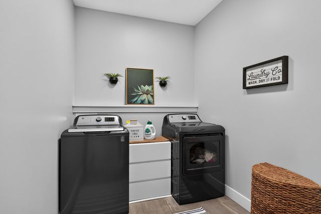 920 Muirfield Circle, Eldridge, IA 52722
