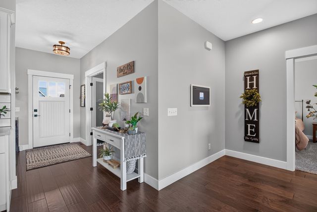 920 Muirfield Circle, Eldridge, IA 52722