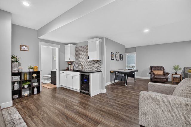 920 Muirfield Circle, Eldridge, IA 52722