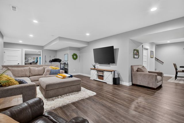 920 Muirfield Circle, Eldridge, IA 52722