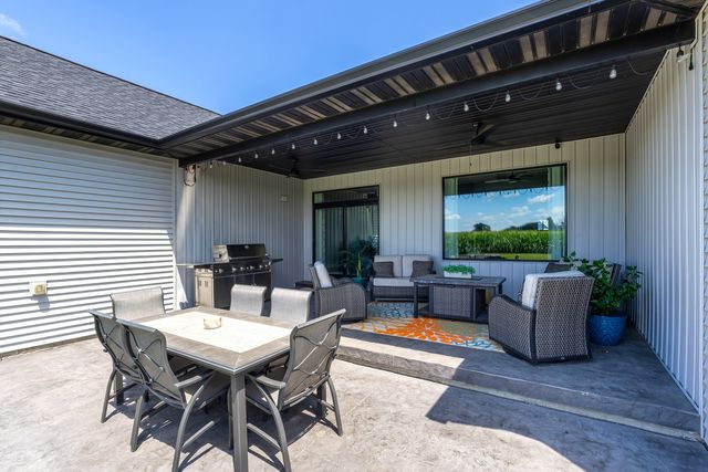 920 Muirfield Circle, Eldridge, IA 52722
