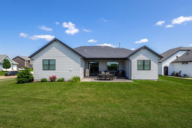 920 Muirfield Circle, Eldridge, IA 52722