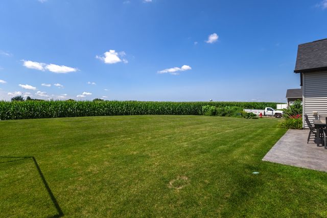 920 Muirfield Circle, Eldridge, IA 52722