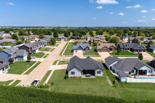 920 Muirfield Circle, Eldridge, IA 52722